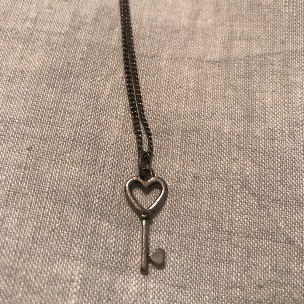 Gunmetal heart&key necklace